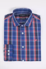 Camisa de manga larga Brooksfield con diseño de cuadros en tonos azules, rojos y blancos. Presenta cuello clásico, cierre frontal con botones y logo bordado en el pecho.