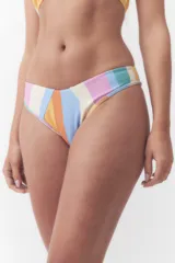 Bombacha de bikini Roxy modelo Moonlight, con diseño de rayas verticales multicolor en tonos pasteles y naranjas.