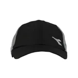 Gorra deportiva Diadora bicolor, con visera curva, logo bordado en el frente y ajuste trasero con hebilla metálica.