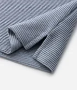 Remera de hombre marca Marfinno, con textura horizontal, cuello redondo y mangas cortas, de corte regular.