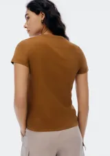 Remera verde claro de algodón, de corte clásico y mangas cortas.