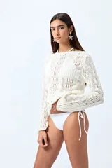 Bombacha de bikini blanca con tiras regulables a los costados.