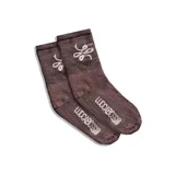 Medias de media caña color marrón con logo de la marca en blanco.