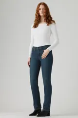 Pantalón de jean corte recto con tecnología shaping, tiro medio y cierre frontal con botón y cremallera. Presenta un lavado azul oscuro clásico con costuras en contraste.