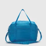 Bolso deportivo tipo duffel de Bubba, confeccionado en tela acolchada de poliéster reciclado. Cuenta con compartimento lateral para calzado, cierre principal, bolsillo frontal con cierre y correa ajustable extraíble con logo grabado.