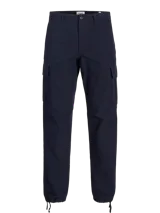 Pantalón cargo azul marino de corte relajado, con bolsillos traseros, frontales y laterales. Tiene cierre de gancho y cremallera, tiro medio y cordones en los dobladillos.