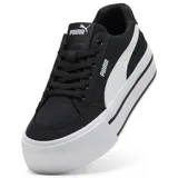 Championes Puma modelo Court Classic Vulc FS Platform, de diseño urbano con plataforma alta. Presentan una capellada de lona negra con la franja característica de Puma en blanco y suela de goma blanca con líneas negras decorativas.