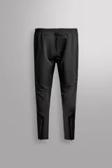 Pantalón de entrenamiento slim fit Zara Athleticz color negro, confeccionado en tejido técnico ligero y elástico con estructura combinada a contraste. Cuenta con cintura elástica ajustable con cordón, bolsillos frontales y trasero con cierre de cremallera, y bajo ajustable con cremallera en los laterales.
