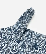 Vestido midi de algodón color azul marino con estampado paisley en blanco, escote cuadrado y breteles fruncidos.