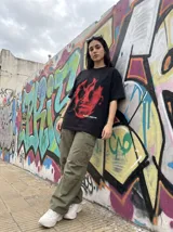 Remera oversize negra con estampa frontal en azul que simula un rostro envuelto en llamas. Debajo de la imagen se lee el texto "*LOST SOULS*" y una línea más pequeña que dice "WHERE YOU SAW YOURSELF".