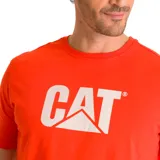 Remera naranja de corte clásico con logo CAT blanco estampado en el pecho.