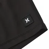 Bermuda de baño de color azul marino liso, con cintura elástica ajustable mediante cordón. Presenta un pequeño logo rectangular negro en la parte inferior derecha de la pierna.