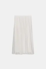 Falda midi de tiro medio de la colección ZARA Woman, confeccionada en mezcla de lyocell con acabado fluido y bajo en línea evasé. Cuenta con forro interior a tono y cierre lateral con cremallera oculta.