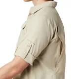 Camisa de manga larga Columbia modelo Silver Ridge 2 Long Omni-Shade, color beige, con bolsillos en el pecho y ventilación. Confeccionada con tecnologías de protección solar y secado rápido.