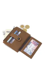 Tarjetero color verde agua con presilla frontal y múltiples ranuras para tarjetas. Incluye un bolsillo con cierre para monedas o billetes.