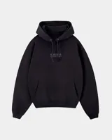 Canguro con capucha de corte regular, color negro, con bolsillo frontal tipo canguro y logo estampado en el pecho en tono sobre tono.