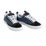 Championes Vans modelo Skate Old Skool 36+, con diseño de caña baja, confeccionados en una combinación de lona azul y gamuza negra. Presentan la clásica banda lateral, cordones blancos, suela de goma blanca y detalles en rojo en la lengüeta.
