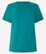 Remera básica de manga corta y cuello redondo, confeccionada en algodón de color celeste.