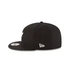 Gorra negra con logo bordado de los Chicago Bulls en blanco, modelo 9Fifty de New Era.