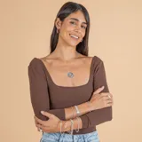 Collar de plata 925 con dije compuesto por tres aros entrelazados de diseño minimalista y cadena de eslabones finos.