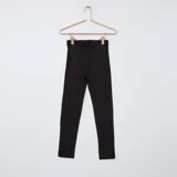 Calza larga negra de lycra con cintura elástica.