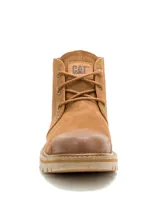 Bota Caterpillar Grader Chukka de gamuza color marrón, con cordones, suela dentada de goma y detalles de la marca en la lengüeta y el lateral.