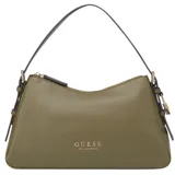 Bolso de hombro tipo baguette de la marca Guess, color verde oliva, con textura de cuero granulado. Presenta un cierre superior curvo y el logo de la marca en dorado en el frente. Incluye una correa de hombro delgada en color negro y un pequeño candado decorativo dorado colgando de uno de los herrajes.