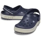 Zueco Crocs modelo Crocband Heritage, de color negro con suela de plataforma en tono gris claro y detalles en relieve con la marca en el lateral.