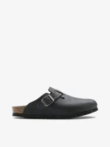 Zuecos Birkenstock Boston negros de cuero nobuk engrasado con plantilla anatómica de corcho y látex, forrada en ante. Suela de goma EVA. Horma estrecha.
