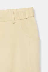 Pantalón de tiro medio confeccionado en mezcla de lyocell, con diseño de pierna ancha y tejido en espiga. Cuenta con cintura elástica ajustable con cordones y bolsillos laterales.
