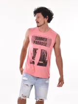 Musculosa negra con estampado de un esqueleto surfeando y la frase "Sure is a way to be free".