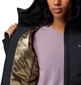 Campera técnica acolchada de color negro con capucha integrada. Presenta cierre frontal completo, bolsillos laterales con cremallera y puños con orificio para el pulgar. El diseño incluye costuras horizontales y diagonales que crean un patrón geométrico, con el logo de la marca bordado en el pecho.