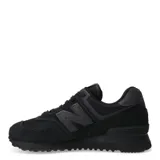 Championes urbanos New Balance modelo 574, color negro. Presentan una construcción en gamuza y malla, con el logo N característico en los laterales y entresuela con tecnología ENCAP para mayor amortiguación.