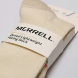 Medias de caña alta color beige, con talón y puntera reforzados en tono tostado. Presentan diseño de canalé en la caña, elástico superior con líneas horizontales, y estampado lateral con texto y símbolos alusivos al senderismo.