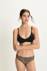 Bombacha less color marrón con estampado animal print.