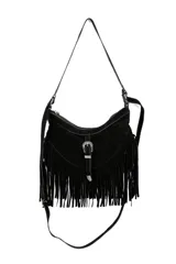 Cartera de gamuza negra con diseño de flecos largos en la parte inferior y detalle de hebilla metálica estilo western en el centro. Cuenta con correa larga ajustable para llevar al hombro o cruzada.
