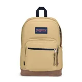 Mochila JanSport color arena con base de gamuza marrón. Tiene un compartimento principal con cierre, un bolsillo frontal con cierre, un compartimento interno acolchado para laptop y un asa de mano en la parte superior.