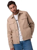 Chaqueta Caterpillar de lona color beige con forro interior de franela, cuello camisero, bolsillos frontales con solapa y botones metálicos grabados.