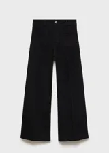 Jeans de tiro alto con diseño wide leg, cierre frontal de cremallera y botón, trabillas para cinturón y dos bolsillos de parche en la parte delantera.