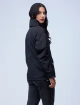 Campera azul marino liviana marca Michael Kors, con capucha escondida en el cuello, cierre oculto con botones a presión, bolsillos delanteros y avíos metálicos dorados con logo.