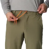 Pantalón Landroamer de hombre color verde militar, de corte recto, con rodillas articuladas y múltiples bolsillos.