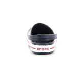 Zuecos Crocs modelo Band, color azul marino con suela blanca y detalles de rayas rojas y blancas.