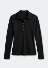 Camiseta de manga larga con cuello tipo polo y cierre frontal de botones, confeccionada en tejido acanalado.