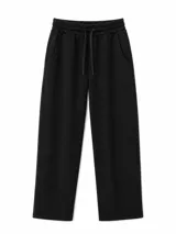 Pantalón de jogging negro de corte recto, con cintura elástica ajustable mediante cordón y bolsillos laterales.