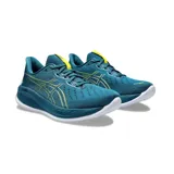 Championes de running Asics Gel Cumulus 26, color negro con detalles en verde lima y azul claro. Presentan tecnología PureGEL en el talón y entresuela FF Blast+ para mayor amortiguación.