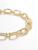 Collar dorado con eslabones grandes ovalados y cadena de extensión con cierre de mosquetón.