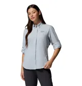 Camisa Columbia modelo Tamiami II LS color gris, de manga larga con sistema para arremangar, cuello camisero, cierre frontal con botones y aberturas de ventilación en la espalda.