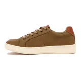 Zapato casual acordonado para hombre, color marrón (kaki), estilo zapatilla urbana con suela gruesa color crema. Presenta detalles en cuero marrón más oscuro en el talón y ojales.