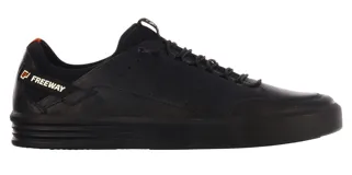 Zapatos casuales Freeway modelo Marshall, color negro, confeccionados en cuero con detalles en malla y suela de goma. Presentan un diseño de cordones elásticos y etiqueta con la inscripción 'ultra light' en la lengüeta.