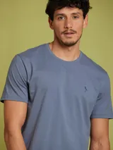 Remera amarilla de algodón con cuello redondo y manga corta.